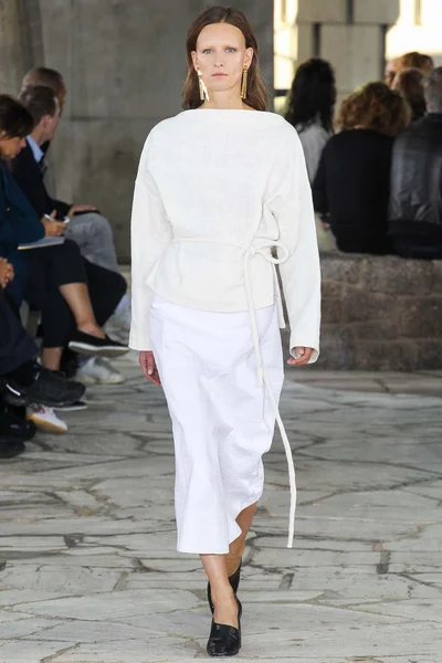 Look 17